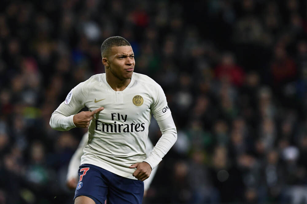 巴黎6冠+欧国联冠军！官方：维蒂尼亚当选环足奖年度最佳中场